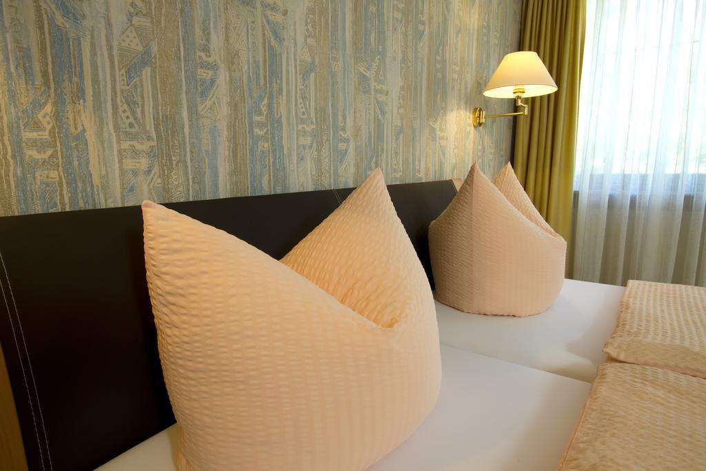 Gaestehaus Hebinger Am Schlosspark Deidesheim Pokój zdjęcie